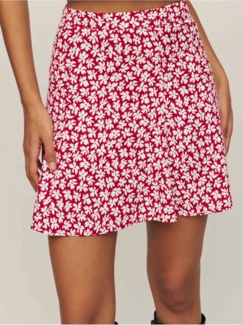 Reformation Flounce Skirt Size 12 Red White Ditsy Floral Mini